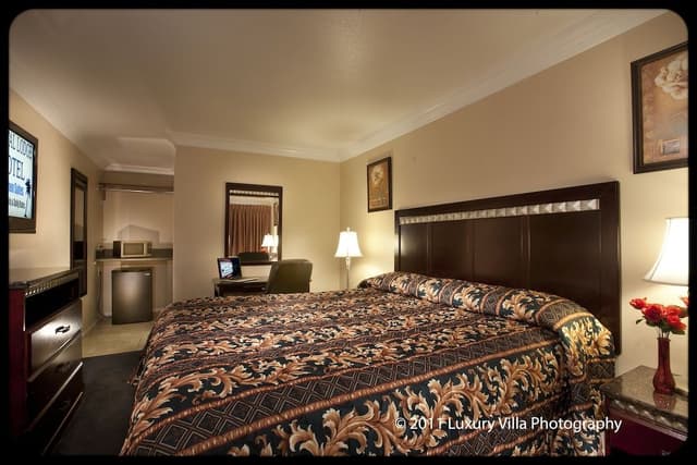 Standard Room, 1 King Bed