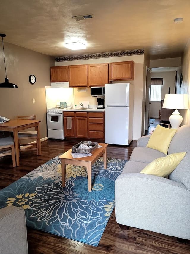 Standard Suite, 1 Queen Bed