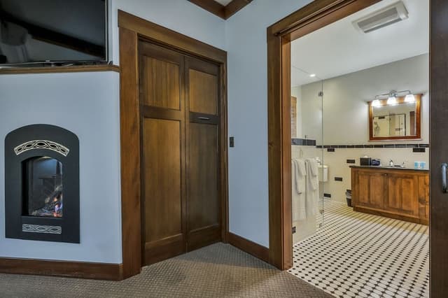 Suite, 1 King Bed (Silverado)