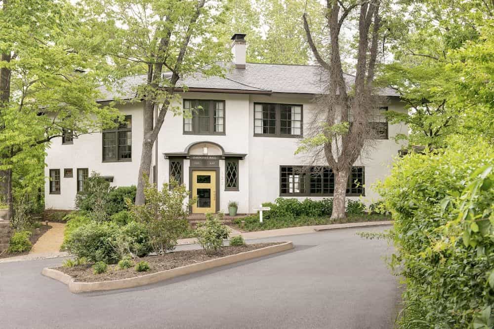 Oakhurst Inn