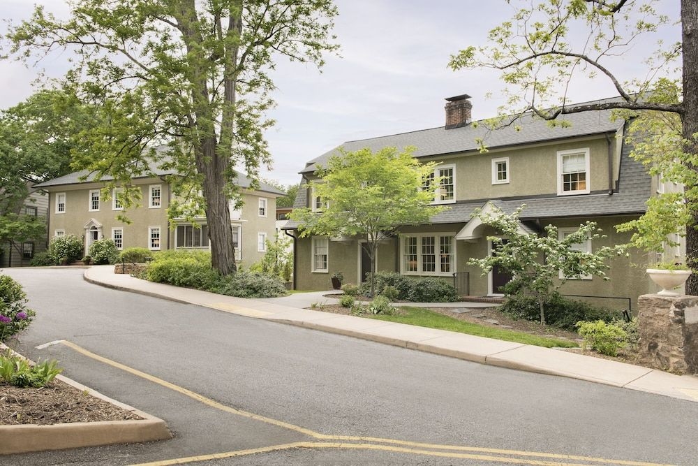 Oakhurst Inn2