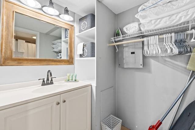 Studio, Pool Access, Ocean View (400)