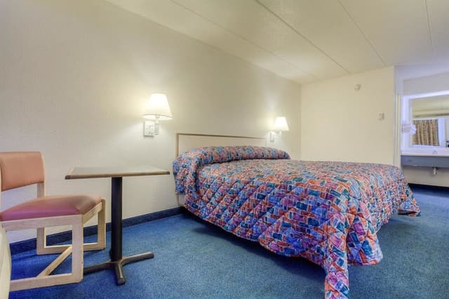 Standard Room, 1 Queen Bed, Non Smoking