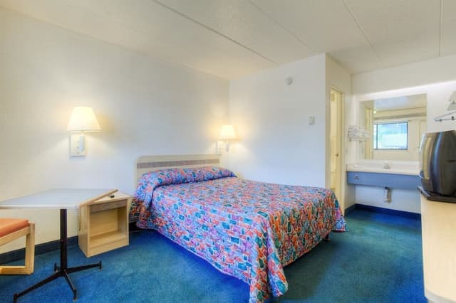 Standard Room, 1 Queen Bed, Non Smoking