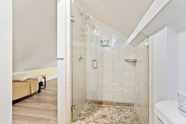 Bi-Level Suite (Not Pet Friendly)