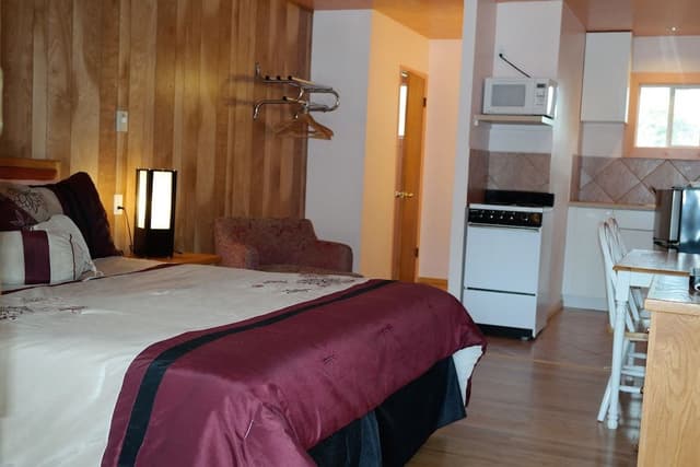 Standard Room, 1 King Bed