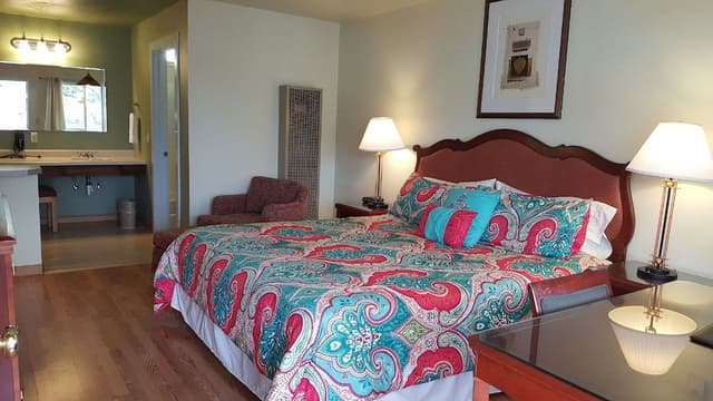 Standard Room, 1 King Bed