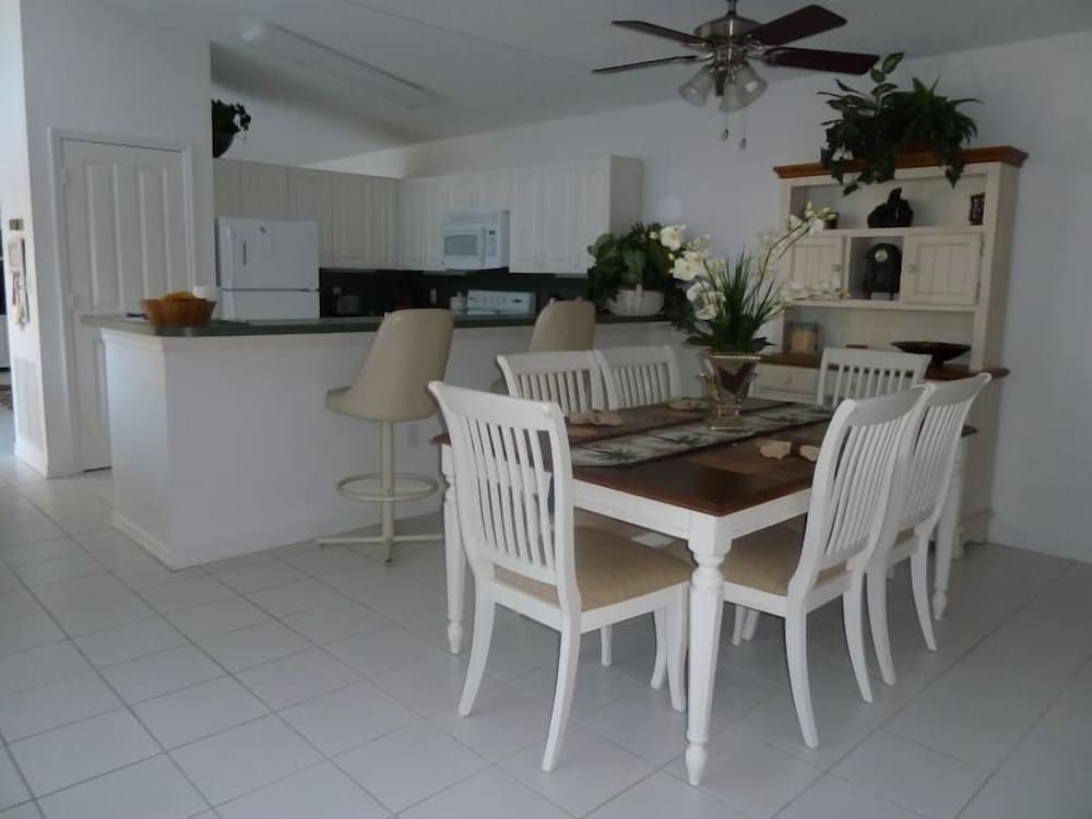 Lindfields Villa2
