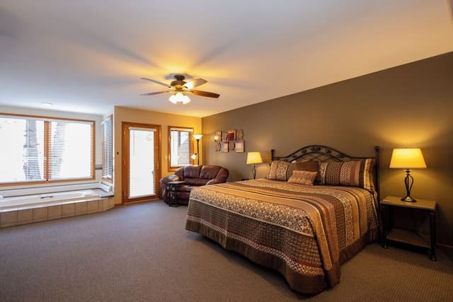 Suite, 1 King Bed (Spa)