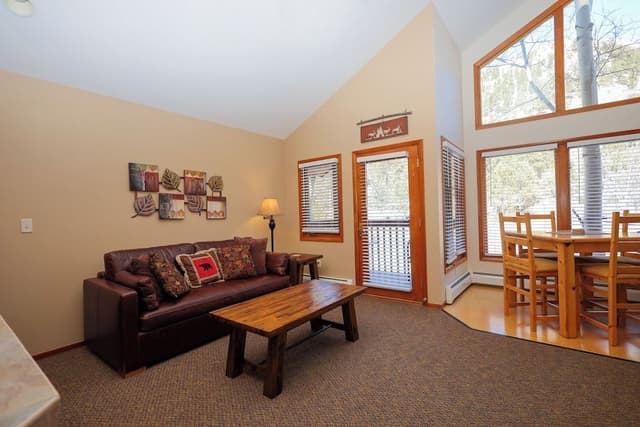 Suite, 1 King Bed (1 Bedroom Kitchenette )