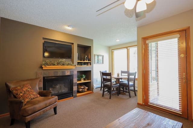 Suite (1 Bedroom Full Kitchen River Level)