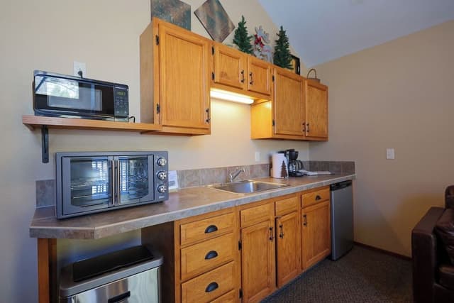 Suite, 1 King Bed (1 Bedroom Kitchenette )