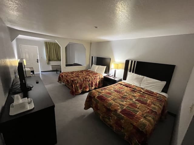 2 Queen Deluxe Suites