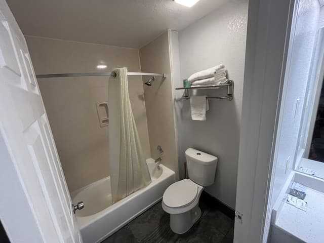 2 Queen Deluxe Suites