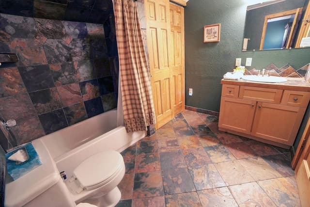 Condo, 3 Bedrooms