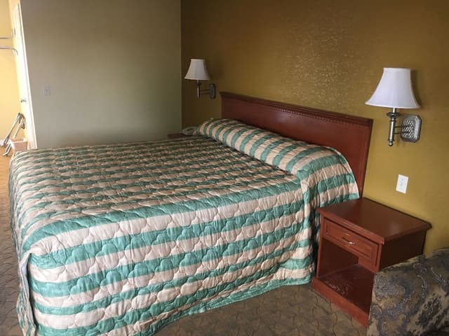 Room, 1 King Bed, Non Smoking, Jetted Tub