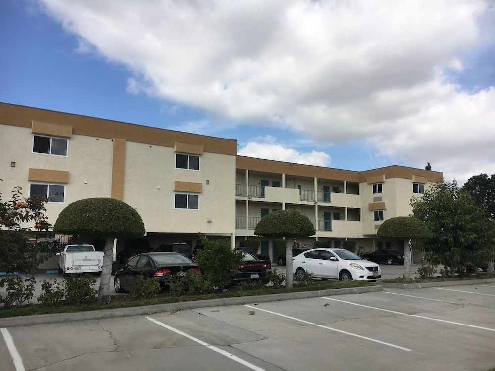 Bellflower Travel Inn1