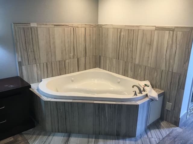 Room, 1 King Bed, Non Smoking, Jetted Tub