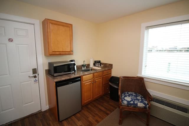 Standard Room, 1 Queen Bed