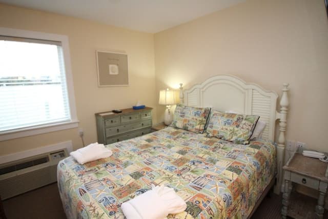 Standard Room, 1 Queen Bed