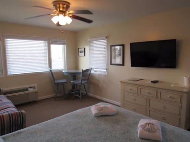 Condo, 2 Bedrooms