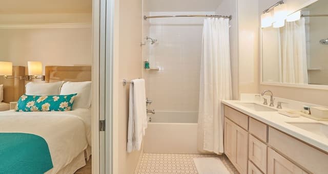 Suite, 2 Queen Beds (Hillside)