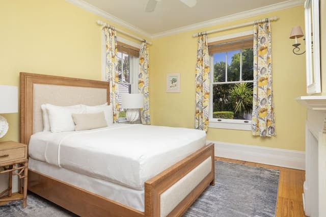 Deluxe Room, 1 Queen Bed, Mobility Accessible