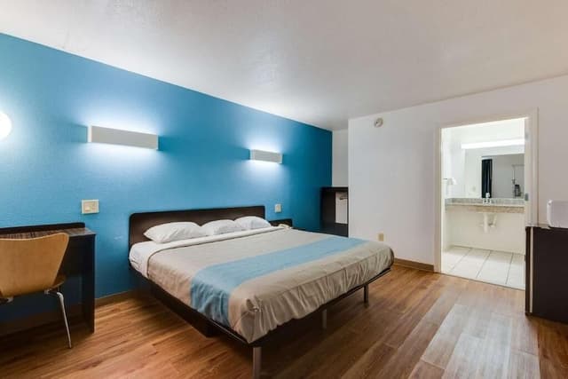 Standard Room, 1 King Bed, Non Smoking