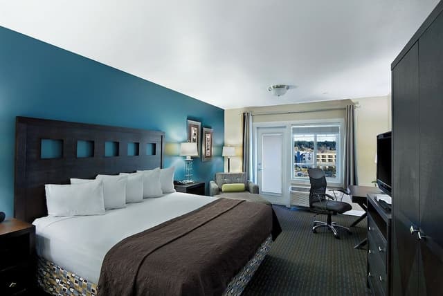 Bay View Balcony King Suite