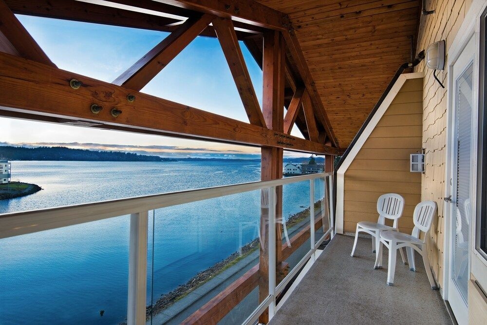 Oxford Suites Silverdale1