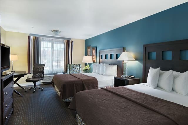 2 Queen Suite