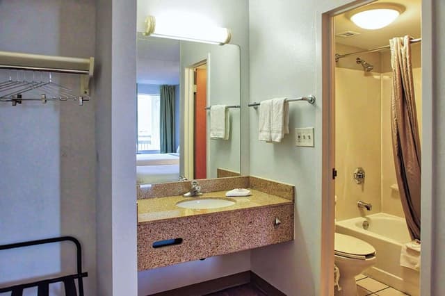 Deluxe Room, 1 King Bed, Non Smoking, Refrigerator