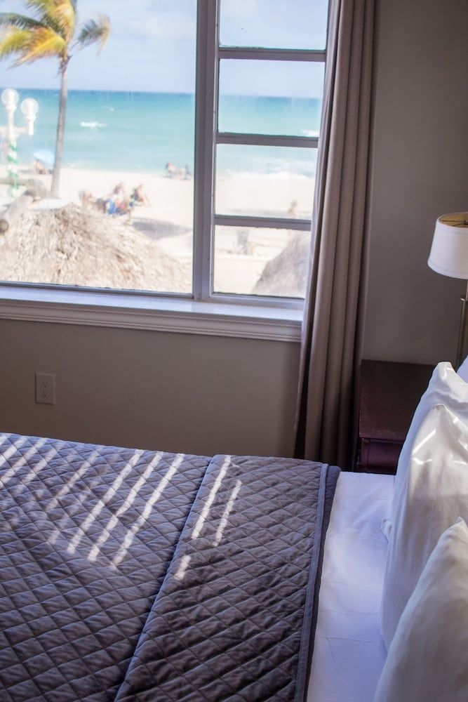 Riptide Oceanfront Hotel3