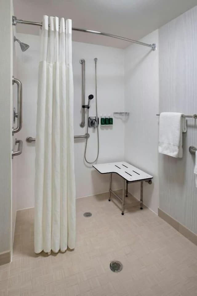 Room, 2 Double Beds (Mobility/Hearing Access, Roll-in Shwr)