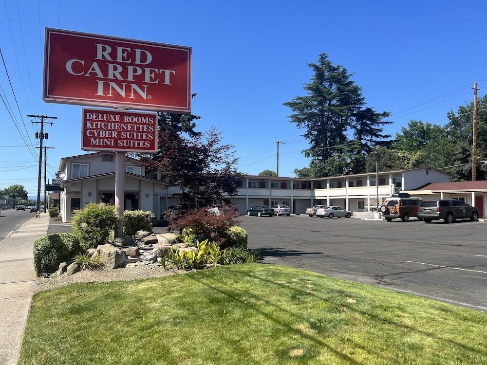 Red Carpet Inn Medford1