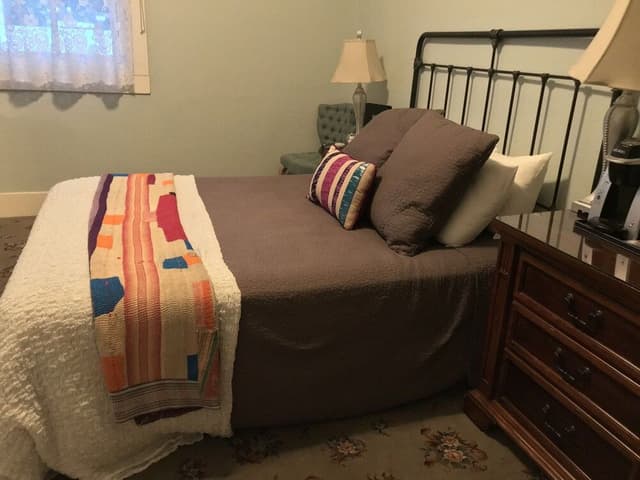 Basic Room, 1 Queen Bed