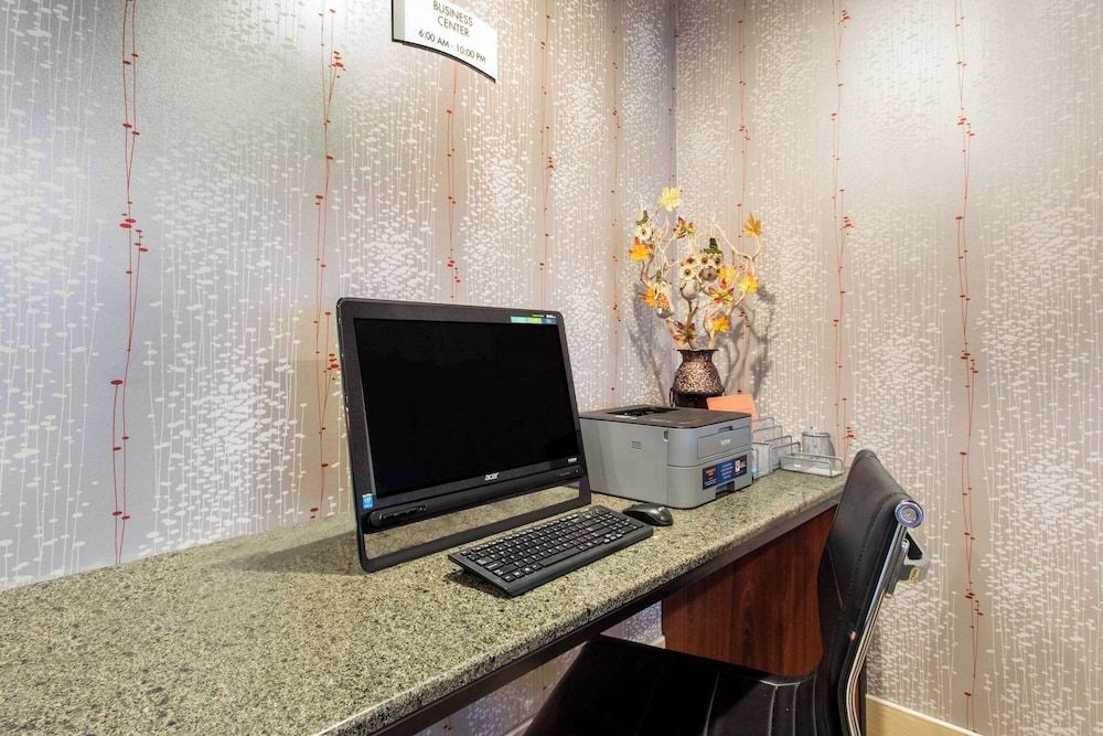 Quality Inn West Springfield3
