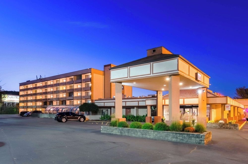 Quality Inn West Springfield1