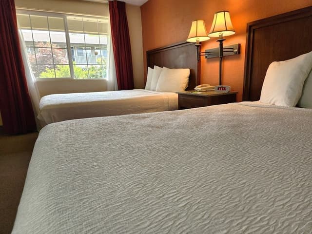 Double Room, 2 Queen Beds, Non Smoking, Courtyard View