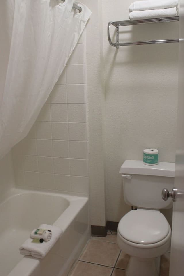 Standard Room, 1 Queen Bed, Non Smoking