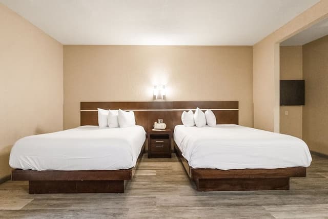 Suite, 2 Queen Beds, Non Smoking