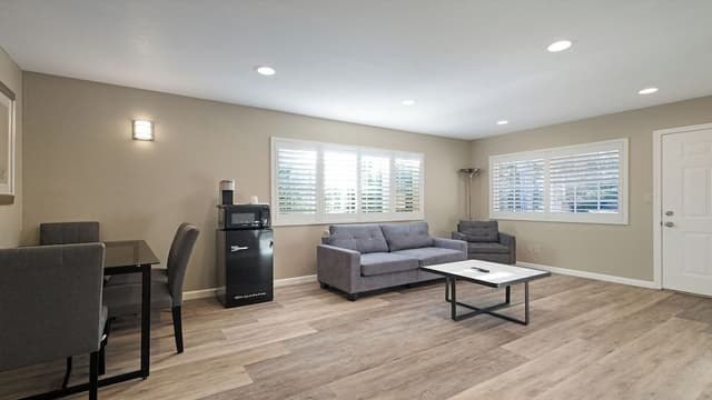 Executive Studio Suite, 1 King Bed, Non Smoking, Jetted Tub