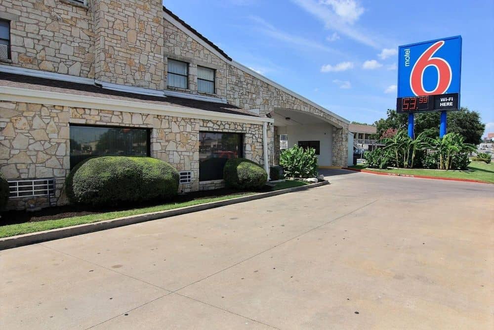 Motel 6 Austin Central-South/Univ. of TX Motel 6 Austin Central-South/Univ. of TX
