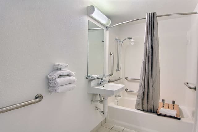 Deluxe Room, 2 Queen Beds, Accessible, Non Smoking