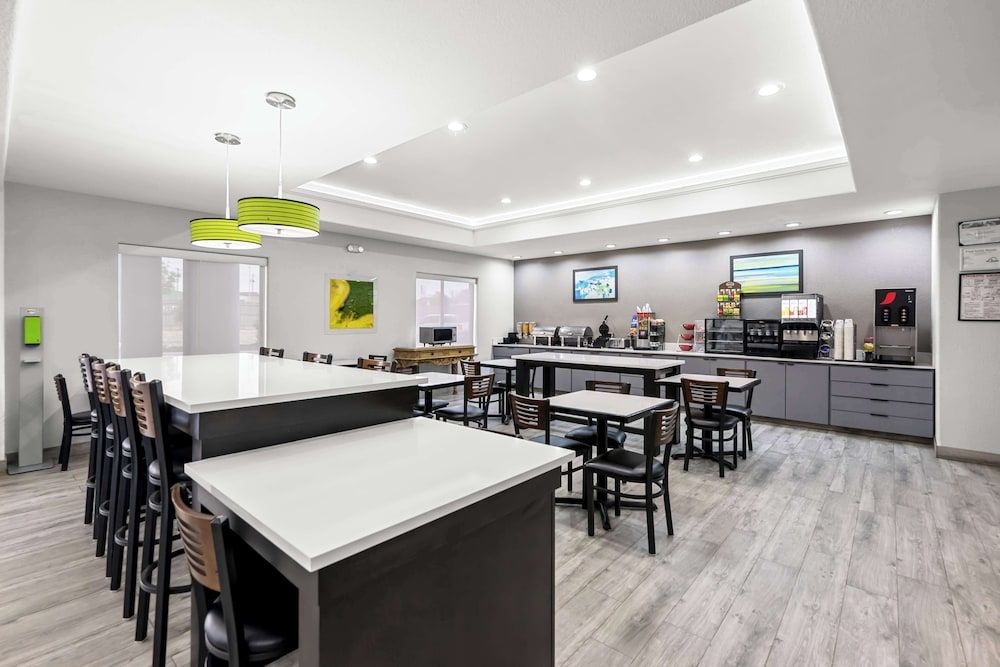 Best Western Palace Inn & Suites3