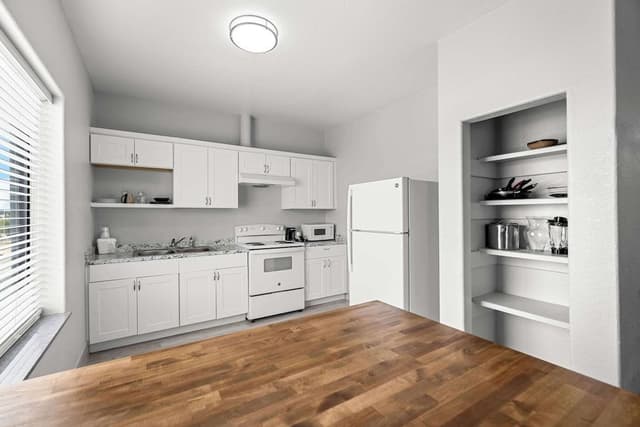 Suite, 1 King Bed, Non Smoking, Kitchen (with Single Sofabed)