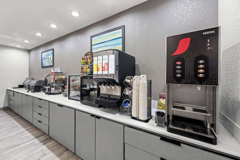 Best Western Palace Inn & Suites2