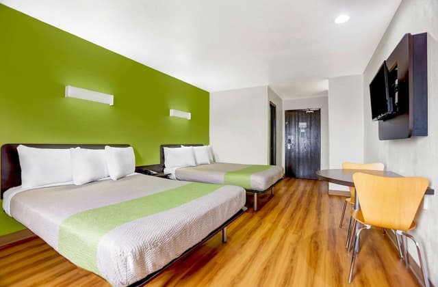 Deluxe Room, 2 Queen Beds, Non Smoking
