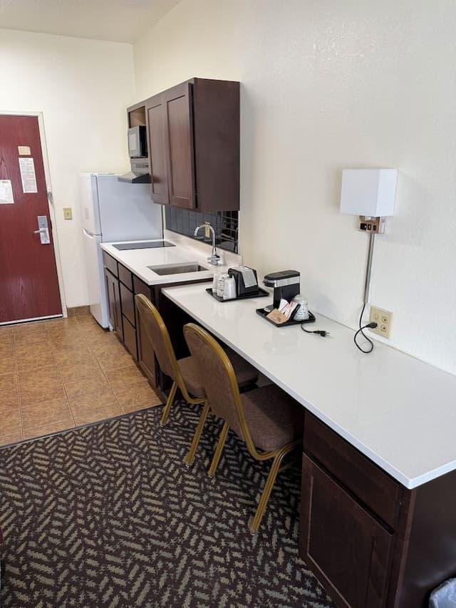 1 Queen Bed with Kitchenette Non-Smoking
