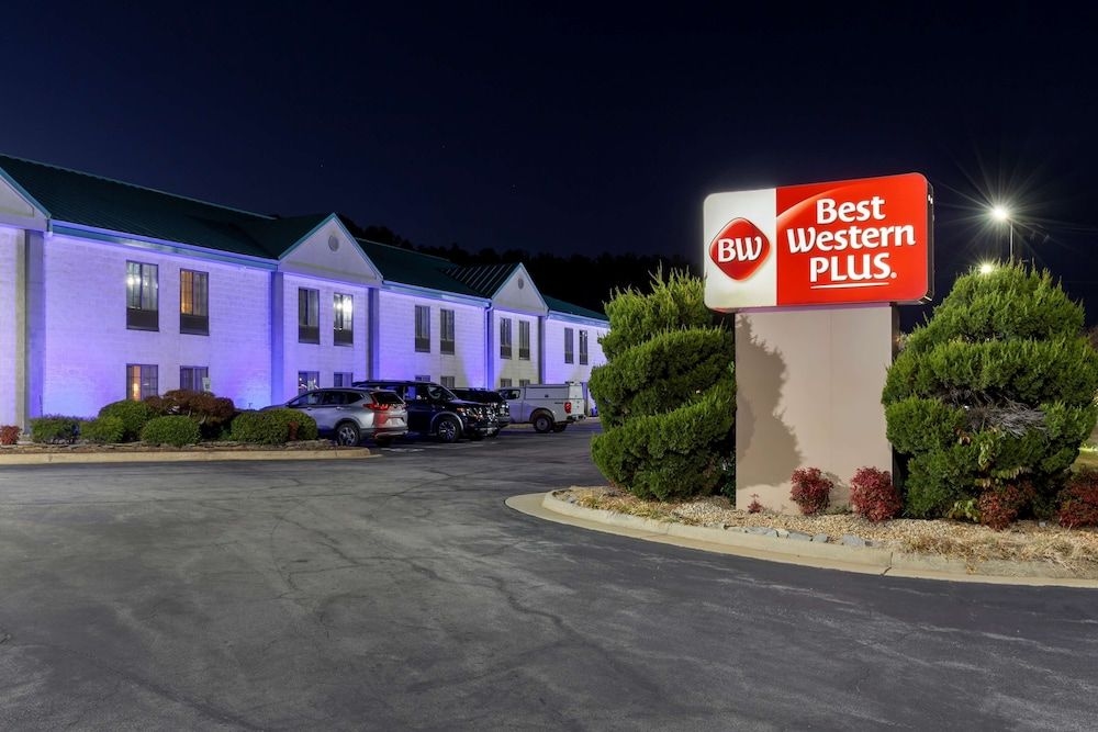 Best Western Plus South Hill Inn0